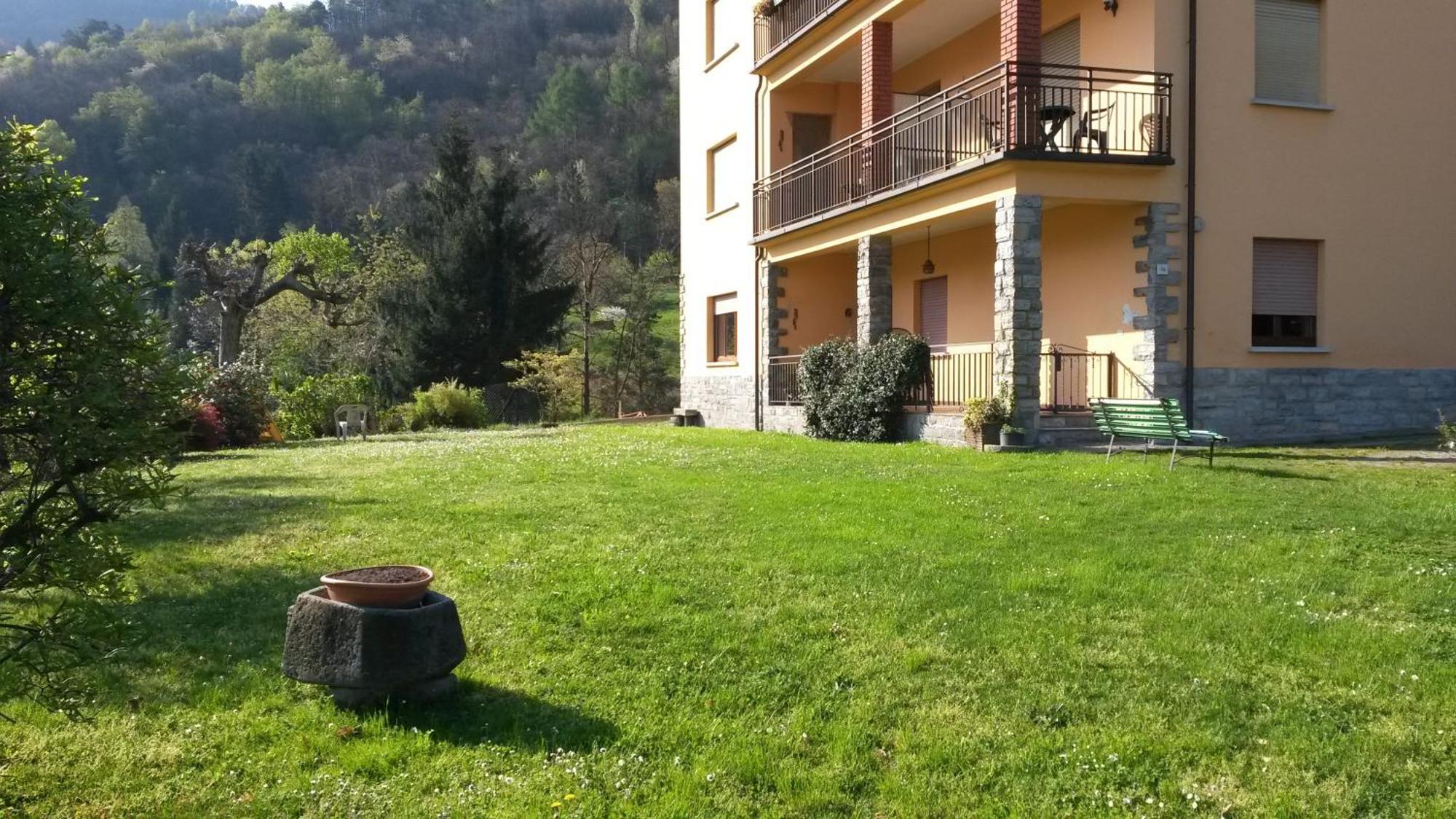 Apartamento Casa Del Faggio Rosso Bellagio Habitación foto